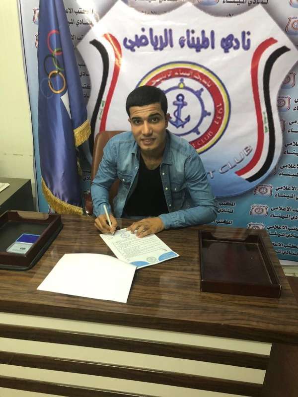 جانب من التوقيع 