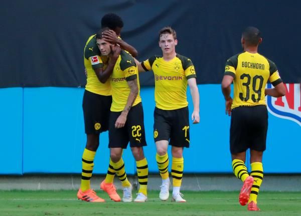 بوليسيتش مع لاعبي دورتموند