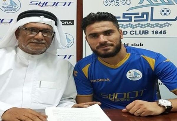 جانب من التوقيع