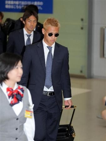 كيسوكي هوندا كان أول الحاضرين لمطار كانساي الدولي