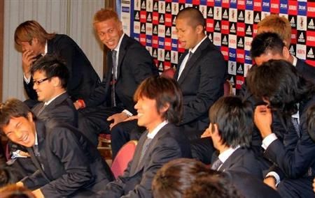 الروح المرحة بين اللاعبين كانت متواجدة في المؤتمر الصحفي