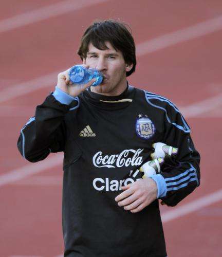 2010-06-15t140827z_01_ema03_rtridsp_3_soccer-world_reuters