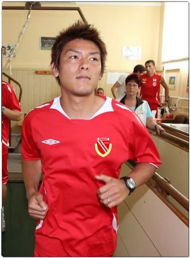 تاكاهيتو سوما في أولى تدريباته مع فريقه الجديد اينرجي كوتبوس