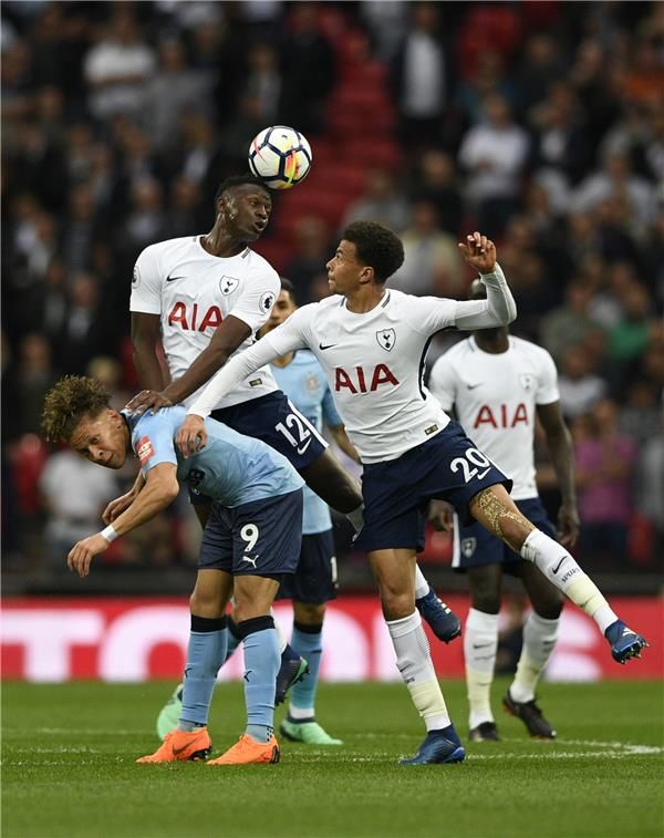 لاعبو توتنهام