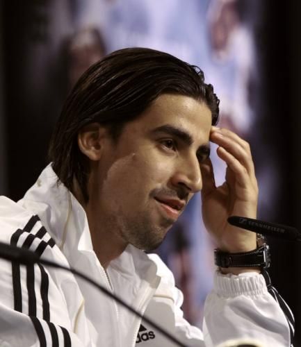 2010-06-16t112441z_01_ina04_rtridsp_3_soccer-world_reuters