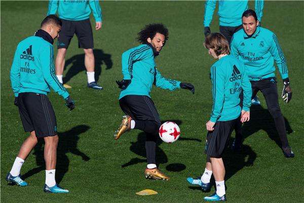 مودريتش مع لاعبي ريال مدريد