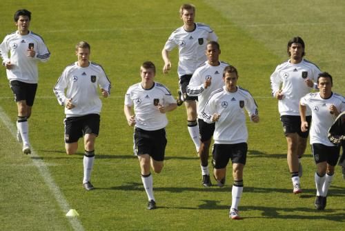 2010-07-01t112403z_01_ina05_rtridsp_3_soccer-world_reuters