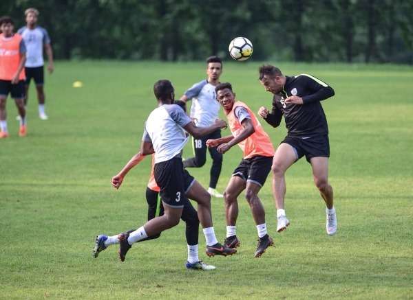 لاعبو الشباب