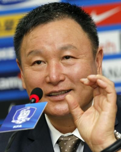 2010-07-02t033130z_01_seo102_rtridsp_3_soccer-sport_reuters