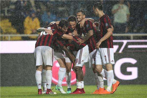 كيسي مع لاعبي ميلان 