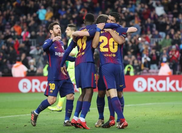 ديمبلي مع لاعبي برشلونة