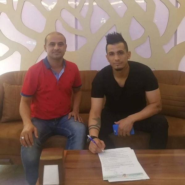 جانب من التوقيع