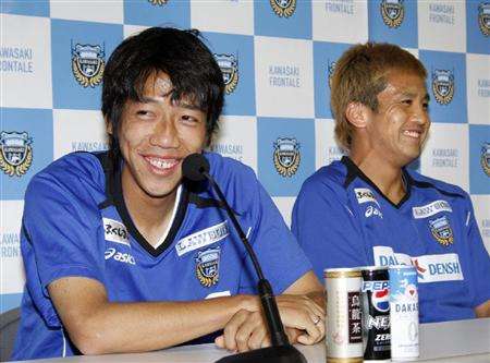 كينغو ناكامورا ( يسار ) وجونيتشي إيناموتو يتحدثان عن تجربتهم في كأس العالم