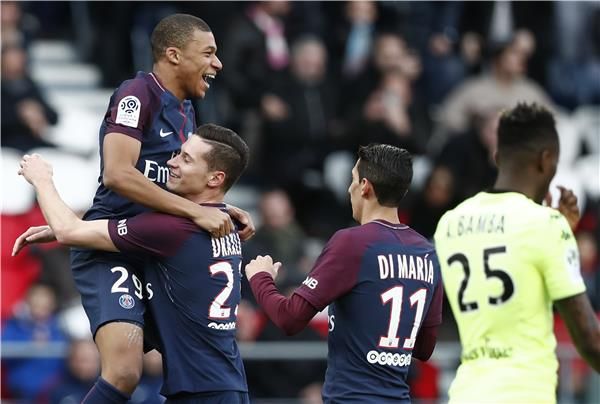 دراكسلر مع لاعبي سان جيرمان