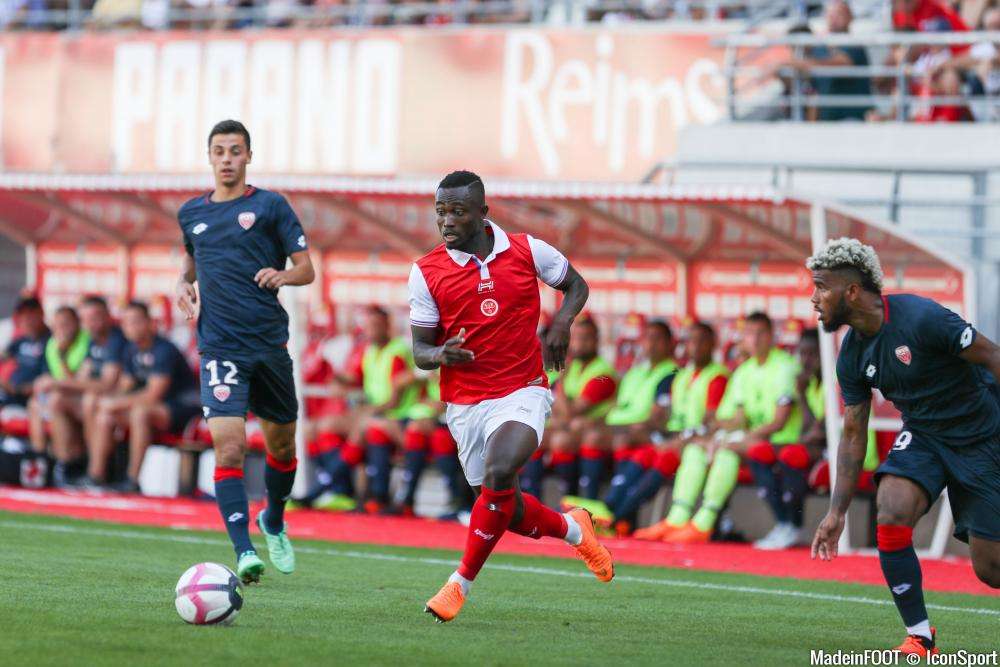 من لقاء ستاد ريمس ونيس