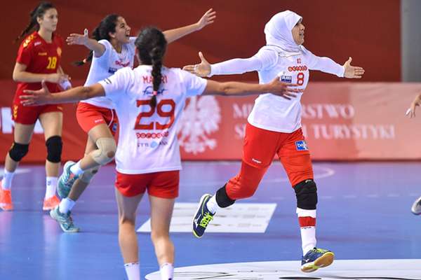 فرحة لاعبات تونس