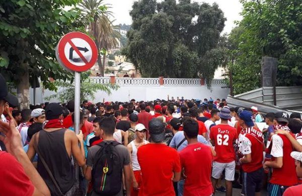 جانب من الجمهور الذي حضر للملعب