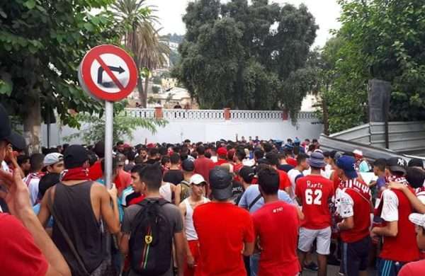 جانب من الجمهور الذي حضر للملعب