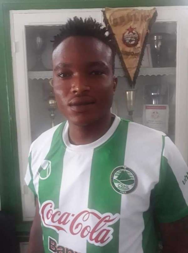 كوكبو بقميص حمام الأنف