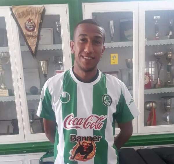 عدي بلحاج بقميص حمام الأنف