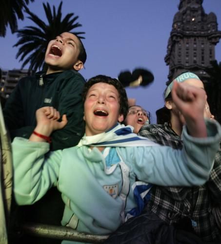 2010-07-02t223825z_01_mnt06_rtridsp_3_uruguay_reuters
