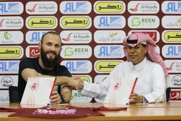 من توقيع اللاعب