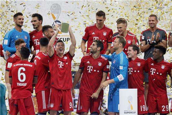 تياجو مع لاعبي بايرن ميونخ