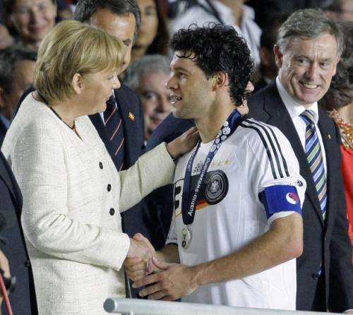 2008-06-29t202217z_01_euro548_rtrnsrp_0_soccer-euro-_reuters