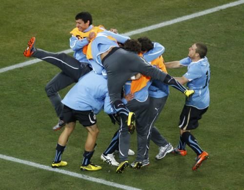 2010-07-02t212014z_01_wca462_rtridsp_3_soccer-world_reuters