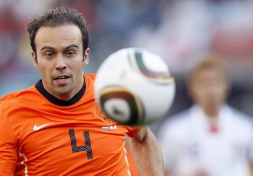 2010-06-19t123750z_01_wcp350_rtridsp_3_soccer-world_reuters