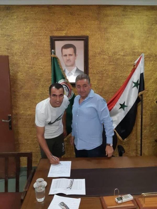 جانب من التوقيع