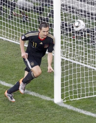 2010-07-03t152823z_01_wcp323_rtridsp_3_soccer-world_reuters