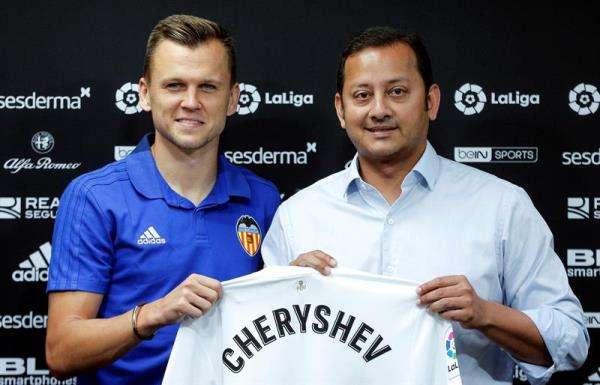 تشيريشيف خلال تقديمه