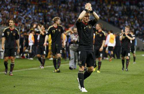 2010-07-03t160918z_01_wca204_rtridsp_3_soccer-world_reuters