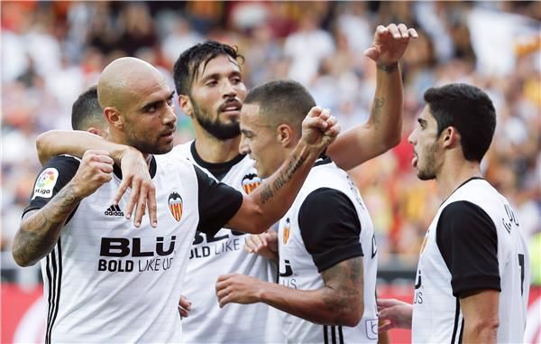 زازا مع لاعبي فالنسيا