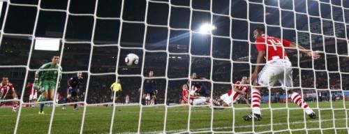 2010-07-03t201412z_01_wcb153_rtridsp_3_soccer-world_reuters