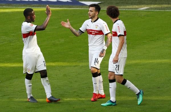 بافارد مع لاعبي شتوتجارت