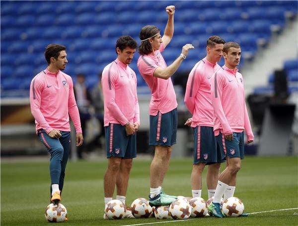 لويس مع فريقه