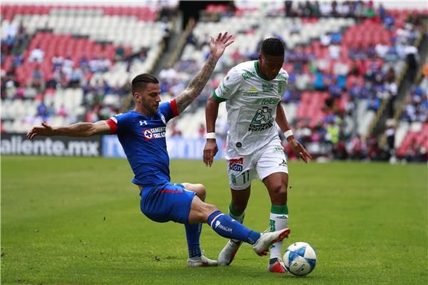 من لقاء كروز أزول وليون 