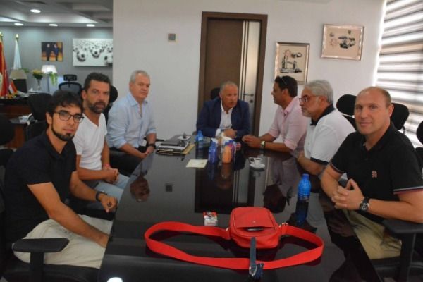  خافيير أجيري مع أبوريدة