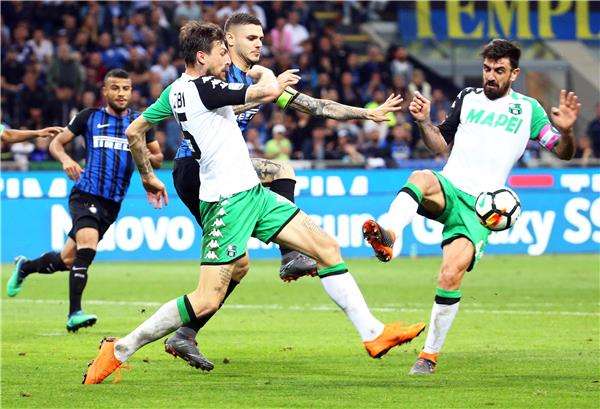 جانب من لقاء سابق بين الفريقين