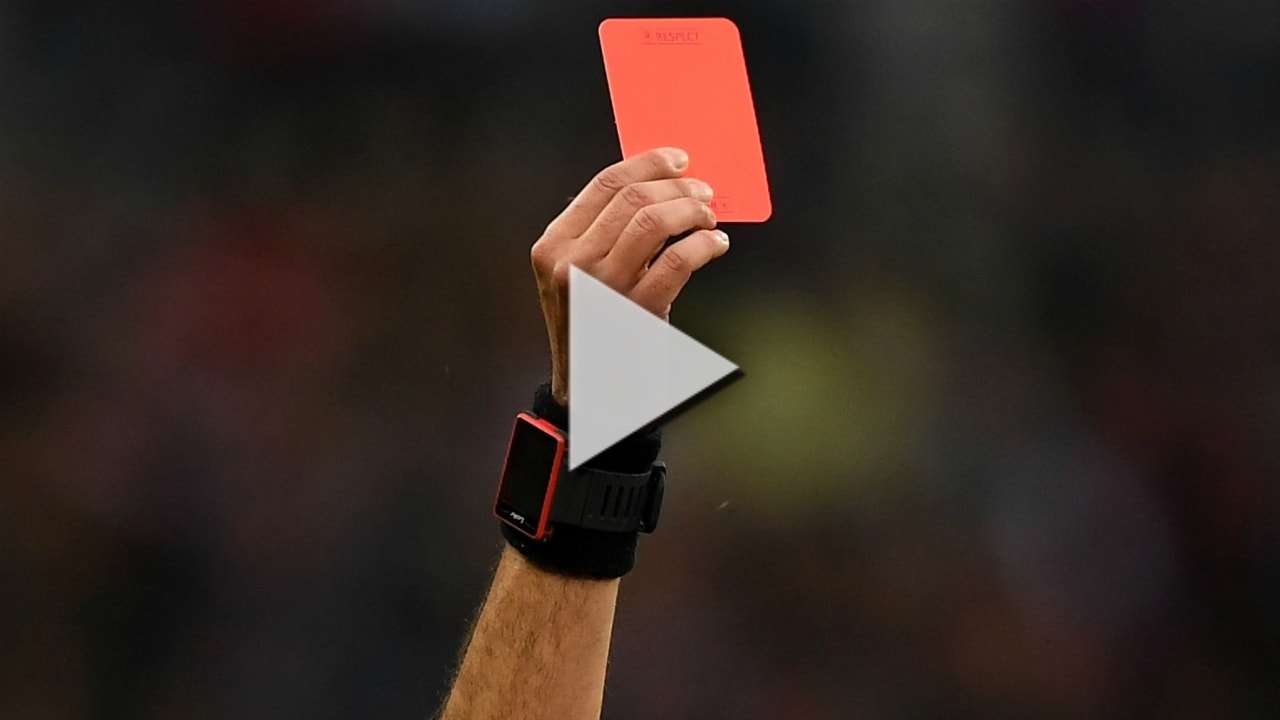 بطاقة حمراء - أرشيفية