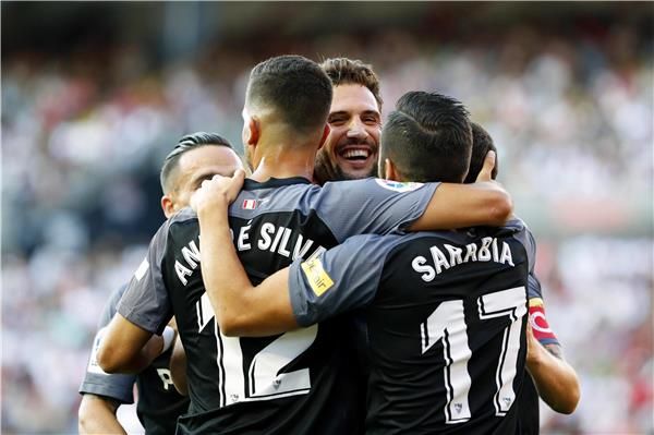 لاعبو إشبيلية 