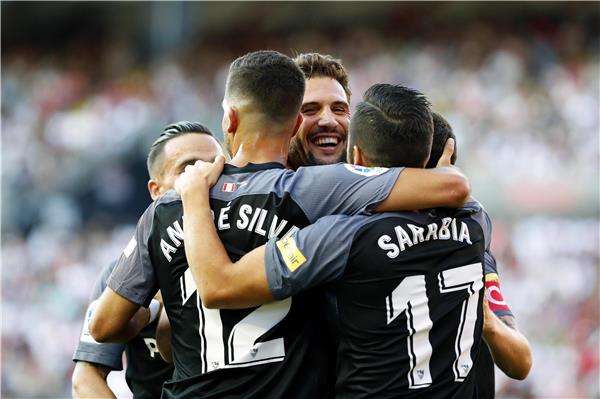 لاعبو إشبيلية 