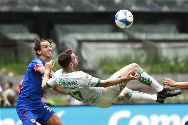  ماورو بوسيلي