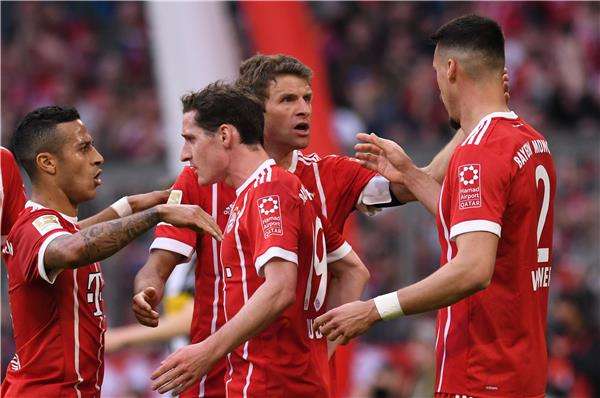 رودي مع لاعبي بايرن ميونخ