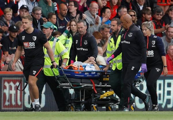 مايكل كين يخرج مصابا