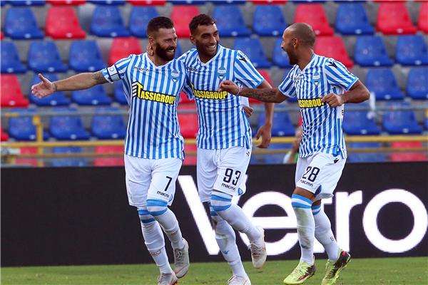 فرحة ميركو أنتينوسكي وزملائه بالهدف