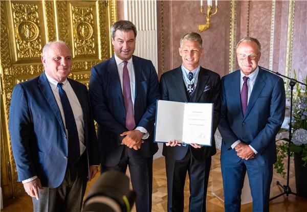 باستيان شفاينشتايجر