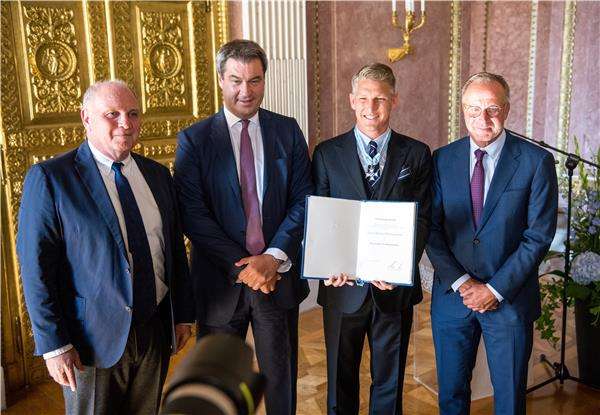 باستيان شفاينشتايجر